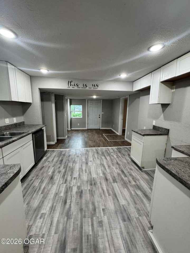 1402 Furnace St - Photo 3 of 10