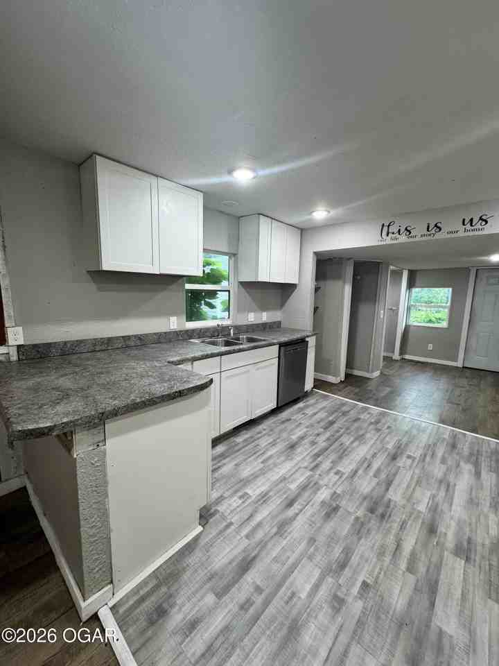 1402 Furnace St - Photo 4 of 10