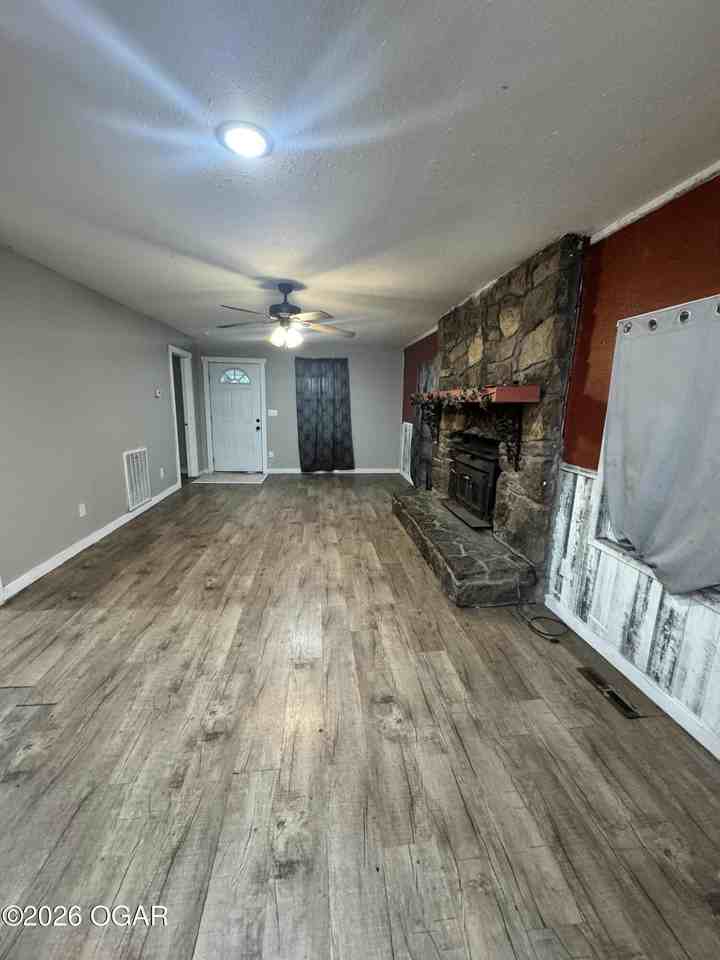 1402 Furnace St - Photo 5 of 10