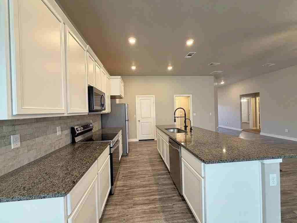 6906 Wagon Ct - Photo 3 of 29