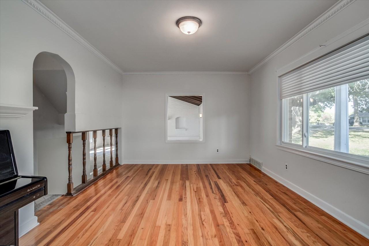 6000 N Lenox Ave #1 - Photo 3 of 10