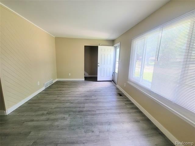 11484 Republic Ave - Photo 3 of 7