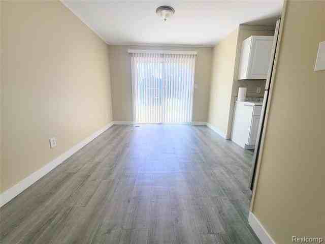 11484 Republic Ave - Photo 4 of 7