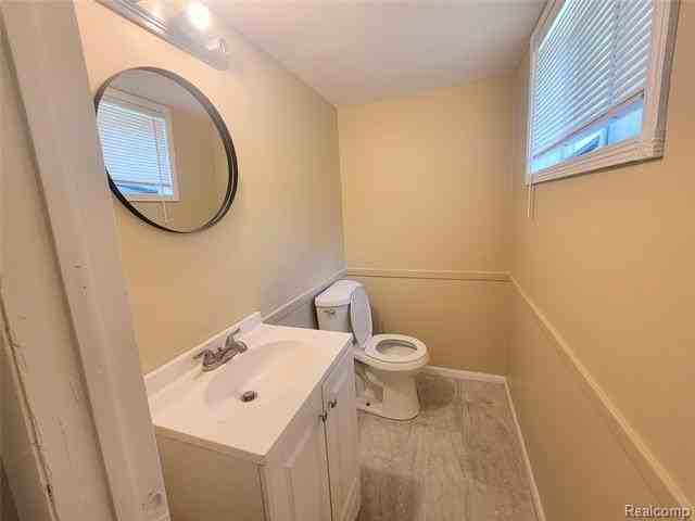 11484 Republic Ave - Photo 5 of 7