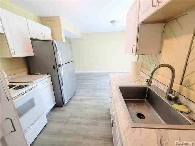 11484 Republic Ave - Photo 6 of 7
