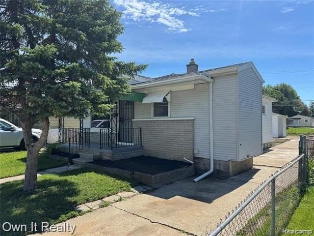 4171 13th St - Photo 3 of 17