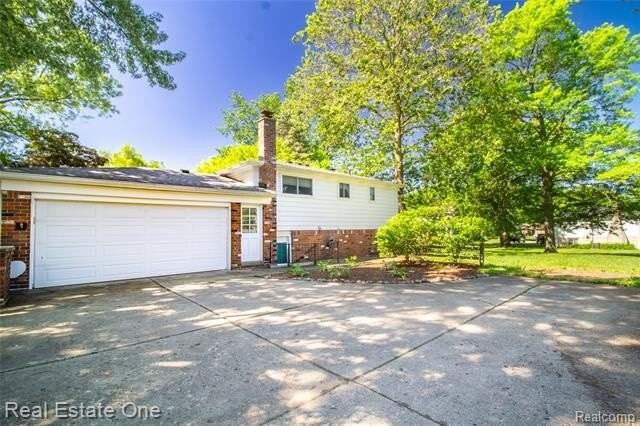 4243 Frostwood Ct - Photo 2 of 21