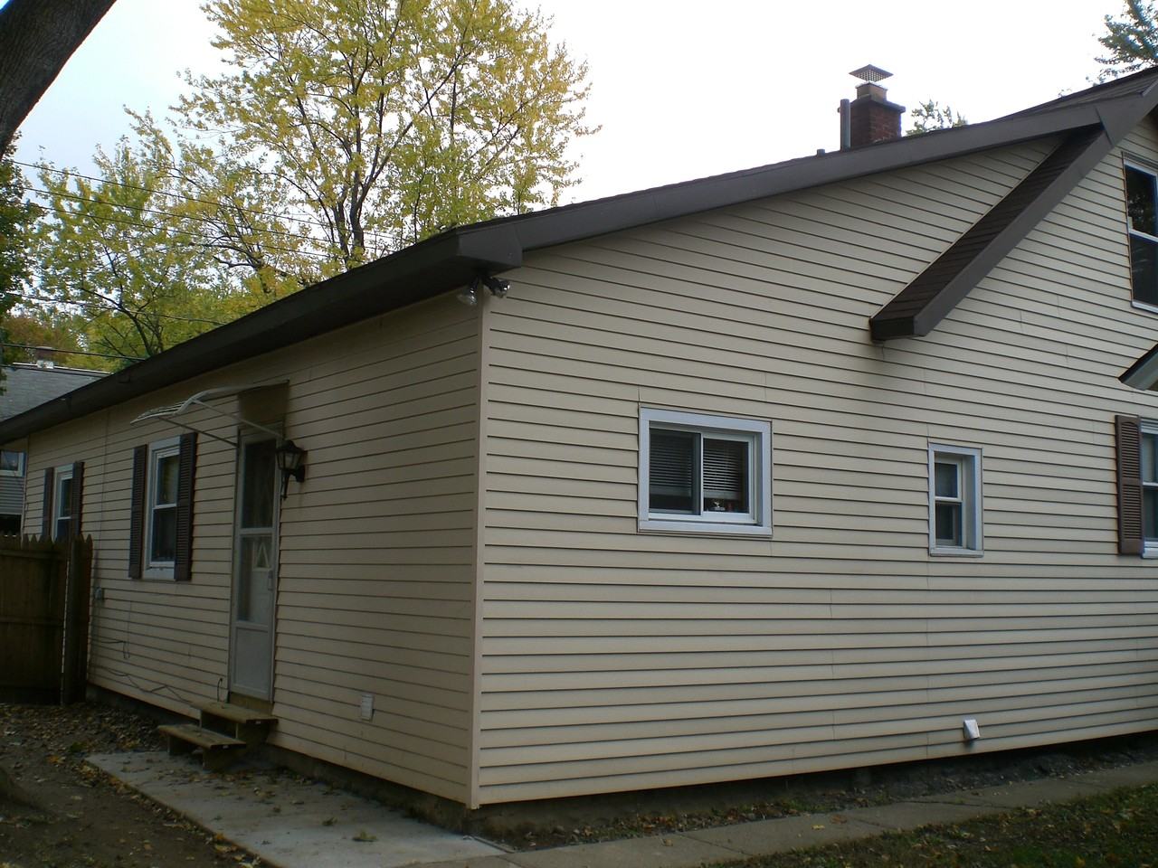 514 Pleasantview Avenue - Photo 2 of 3