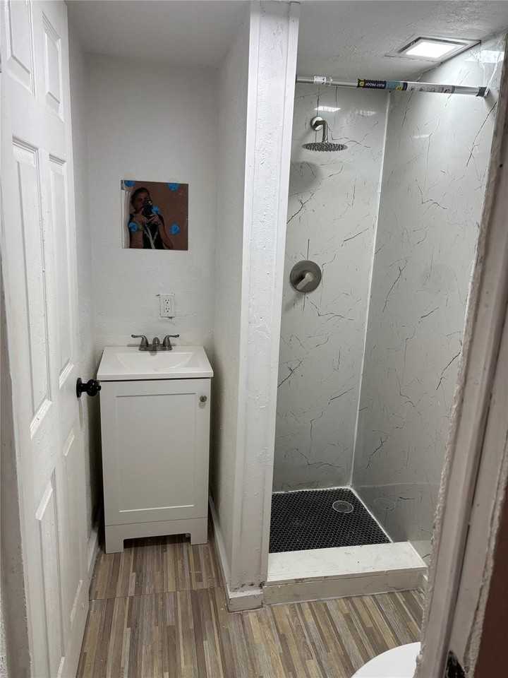 8556 Berkley Dr - Photo 7 of 17