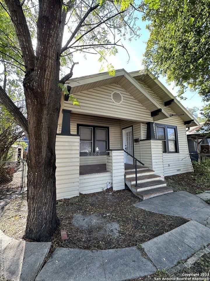 2246 E Houston St - Photo 2 of 37