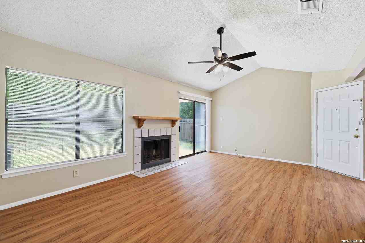 3932 HERITAGE HILL DR - Photo 4 of 25