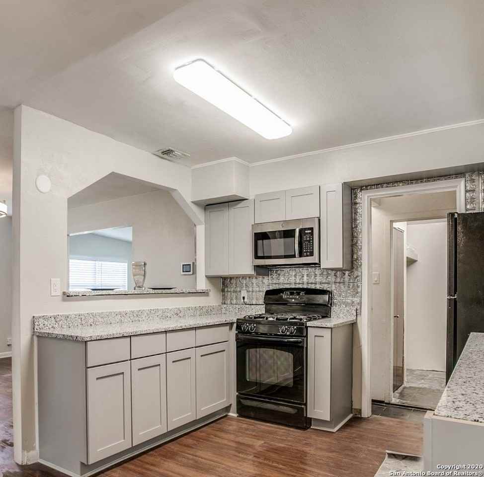 207 Middlebury Dr - Photo 6 of 20