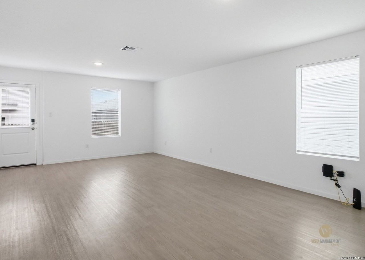 20450 Onyx Ring - Photo 4 of 21