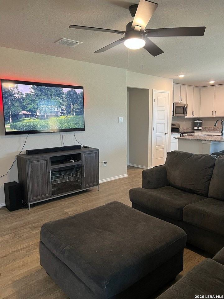 8824 Broad Wing Dr - Photo 3 of 17
