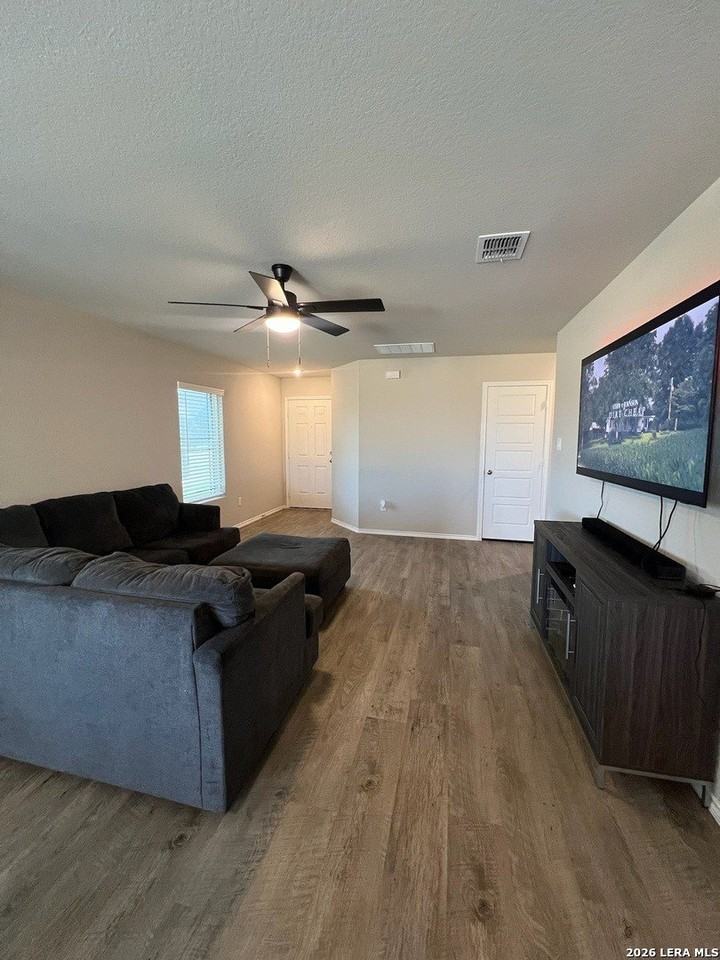 8824 Broad Wing Dr - Photo 4 of 17
