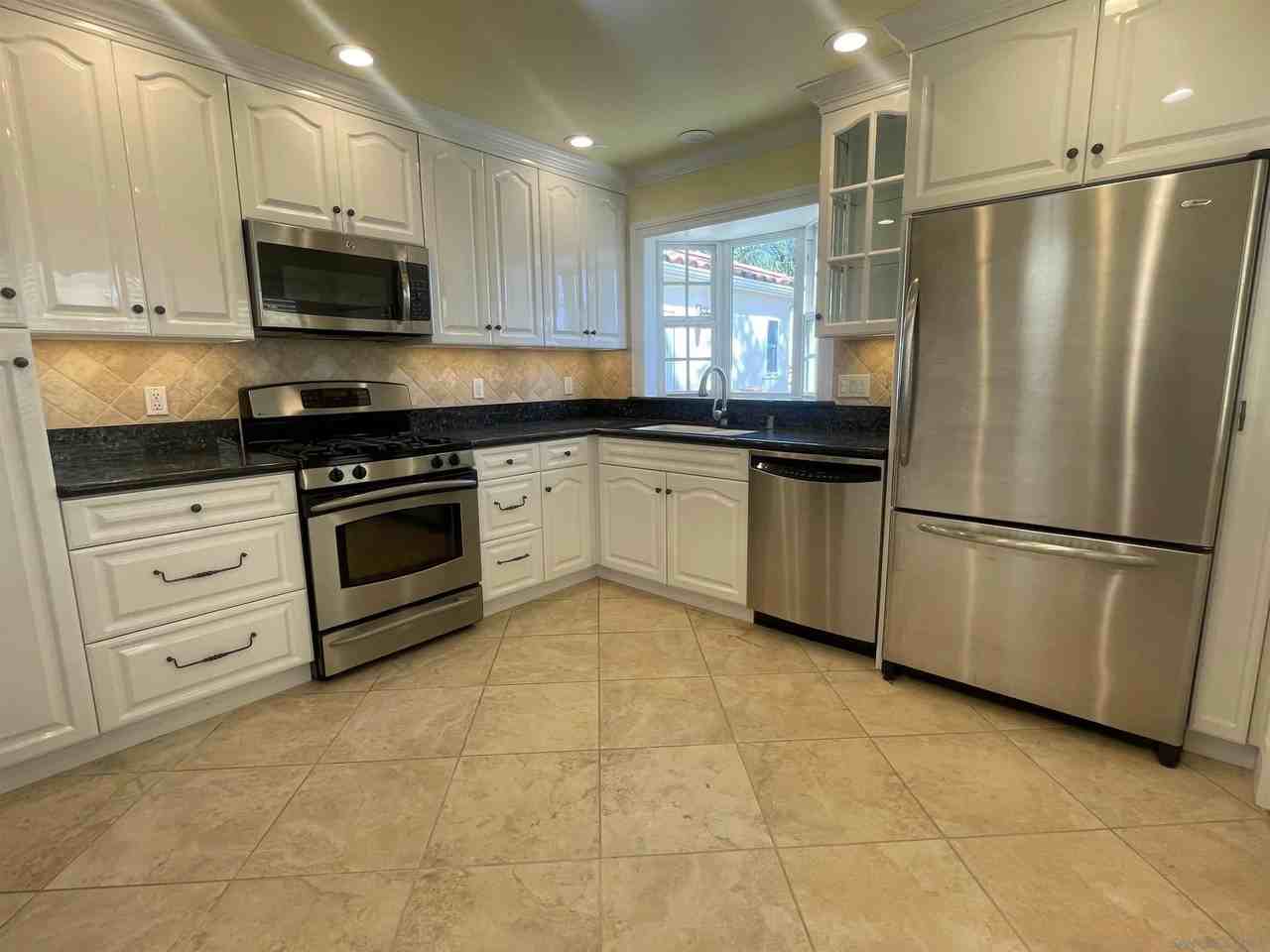 2119 Missouri St - Photo 7 of 32