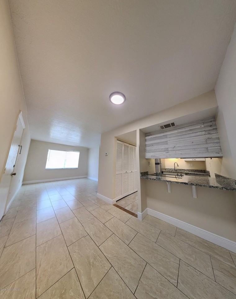 112 Ulster Court - Photo 2 of 9