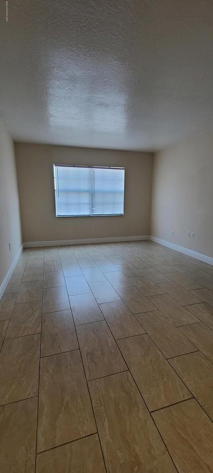 112 Ulster Court - Photo 4 of 9