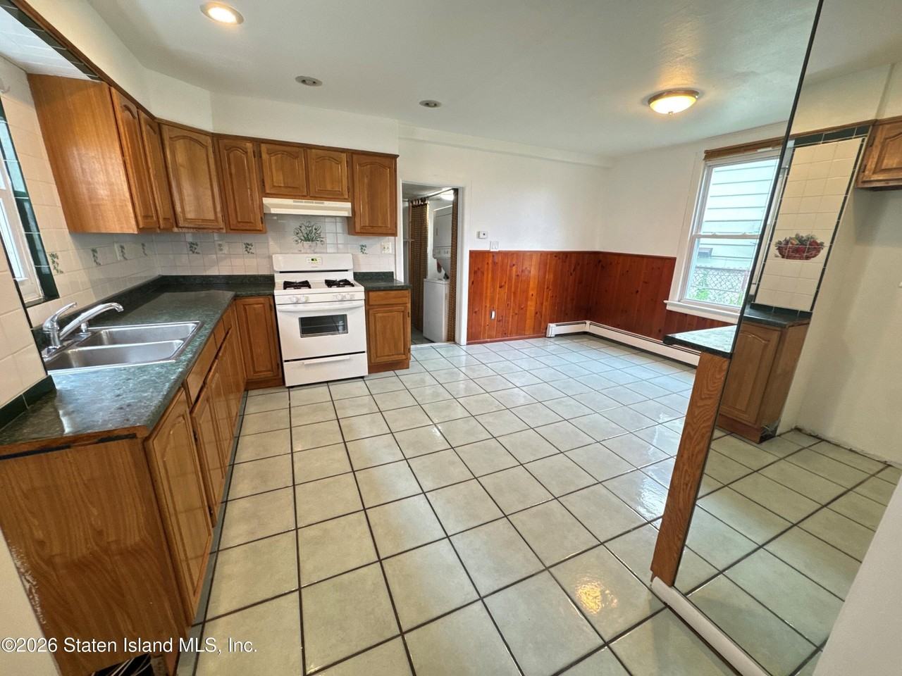 4310 Victory Boulevard - Photo 4 of 5