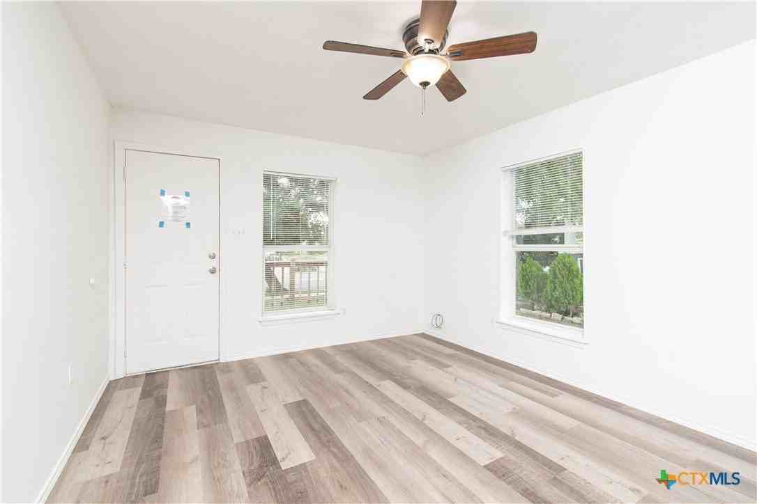 306 S 25th St - Photo 4 of 16