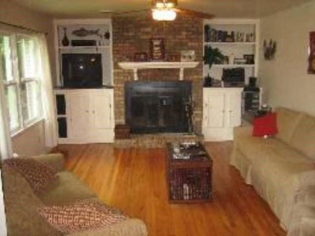 1116 Rosewood Dr - Photo 3 of 4