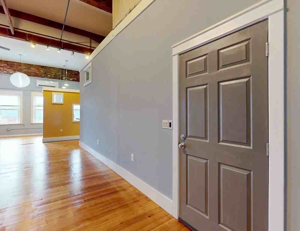 245 Main St - Photo 6 of 31