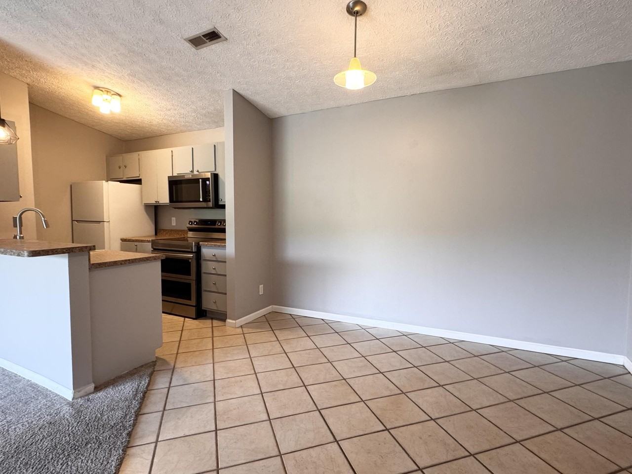 38 Woodland Hills Dr - Photo 4 of 13