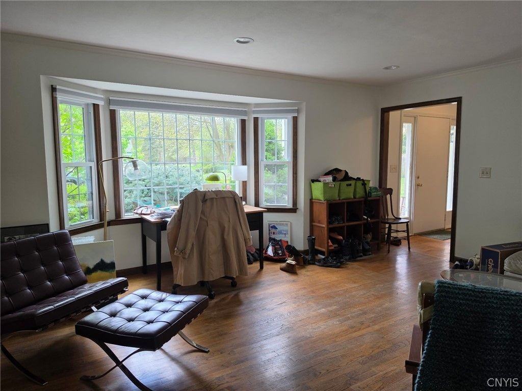 96 Charing Rd - Photo 5 of 35