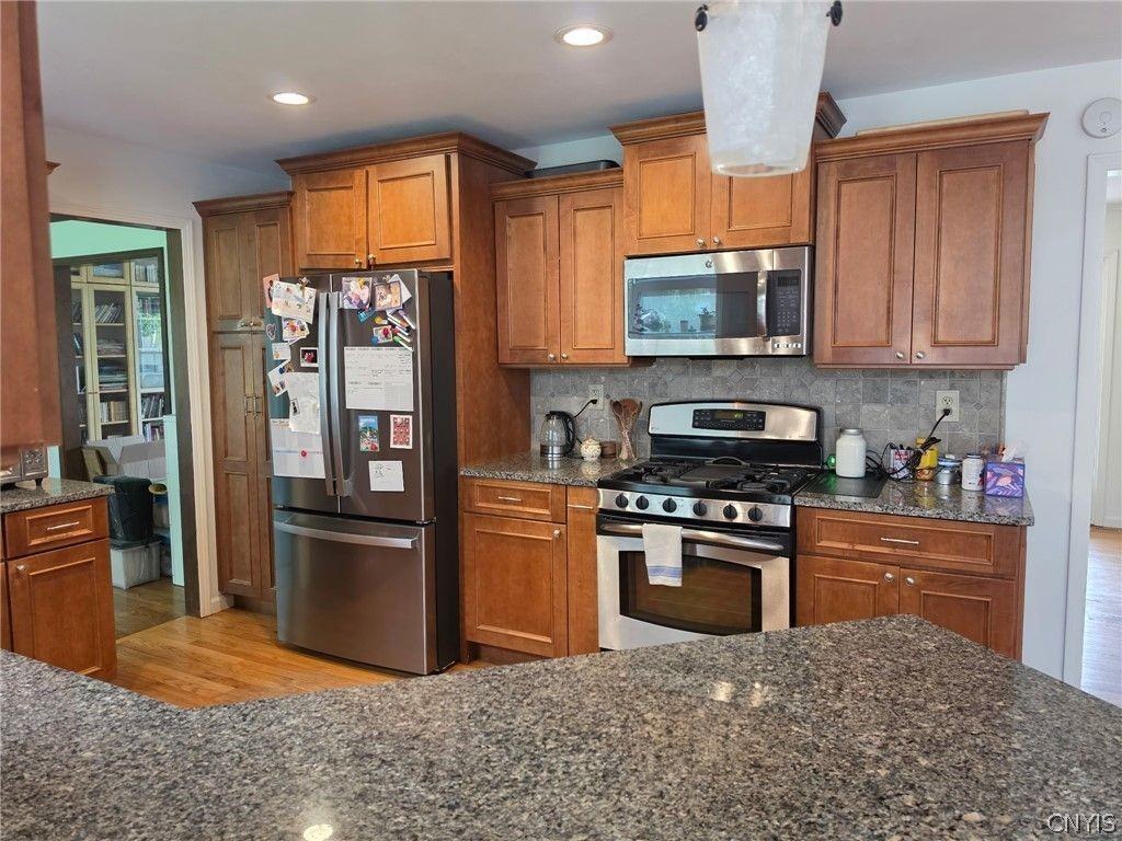 96 Charing Rd - Photo 6 of 35