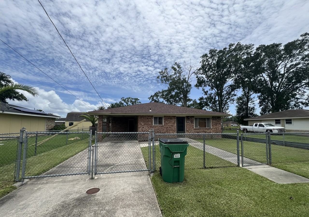 2745 Annette Dr - Photo 3 of 20
