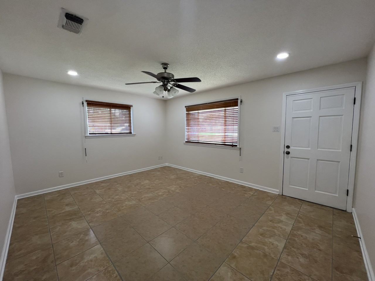 2745 Annette Dr - Photo 5 of 20