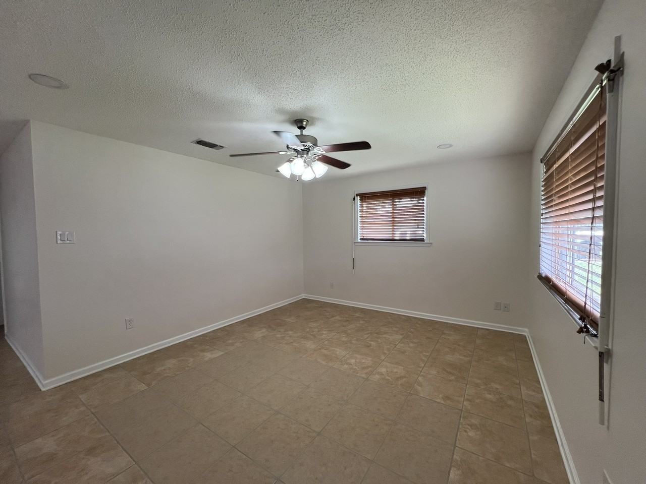2745 Annette Dr - Photo 6 of 20