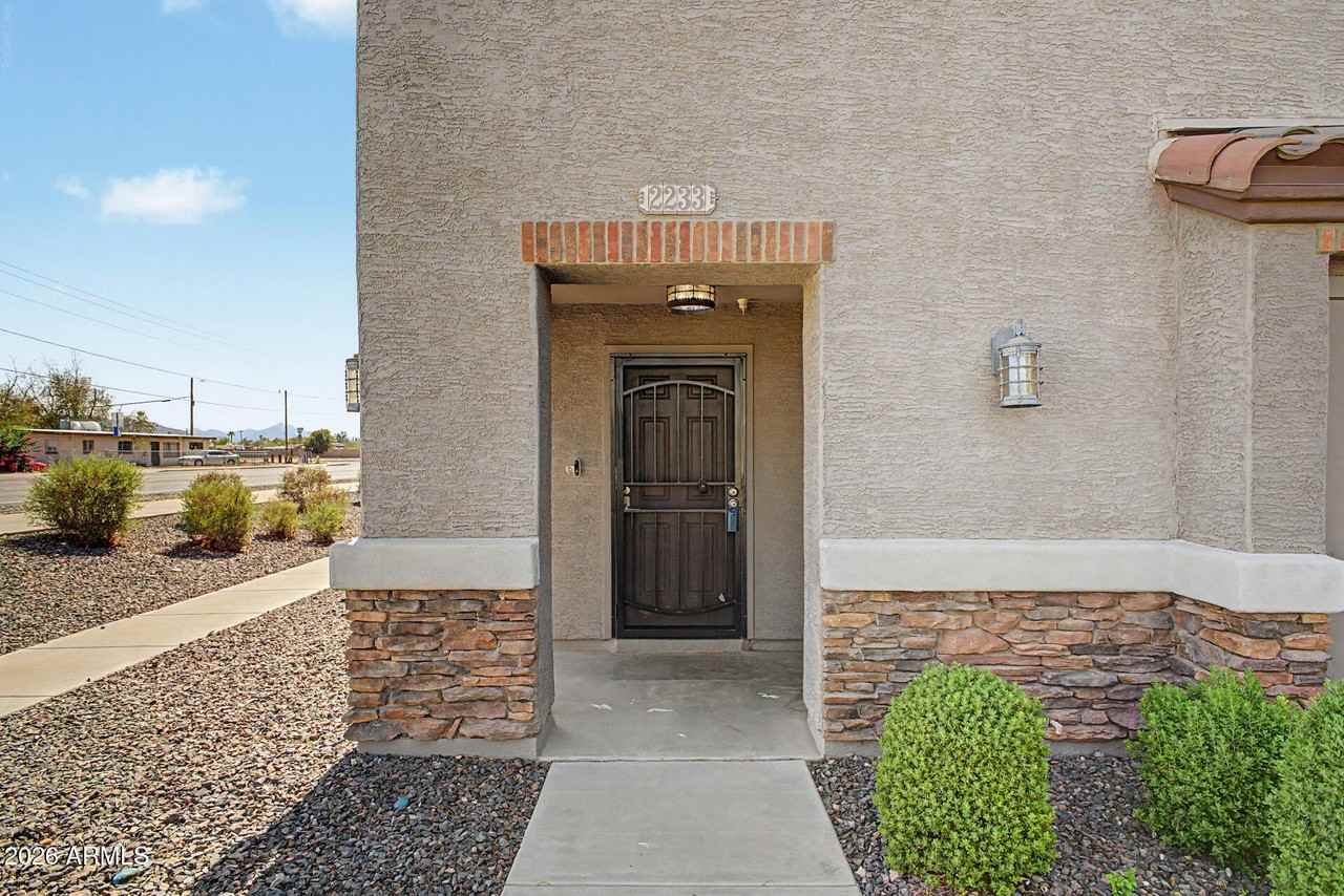 2233 E Huntington Dr - Photo 4 of 46