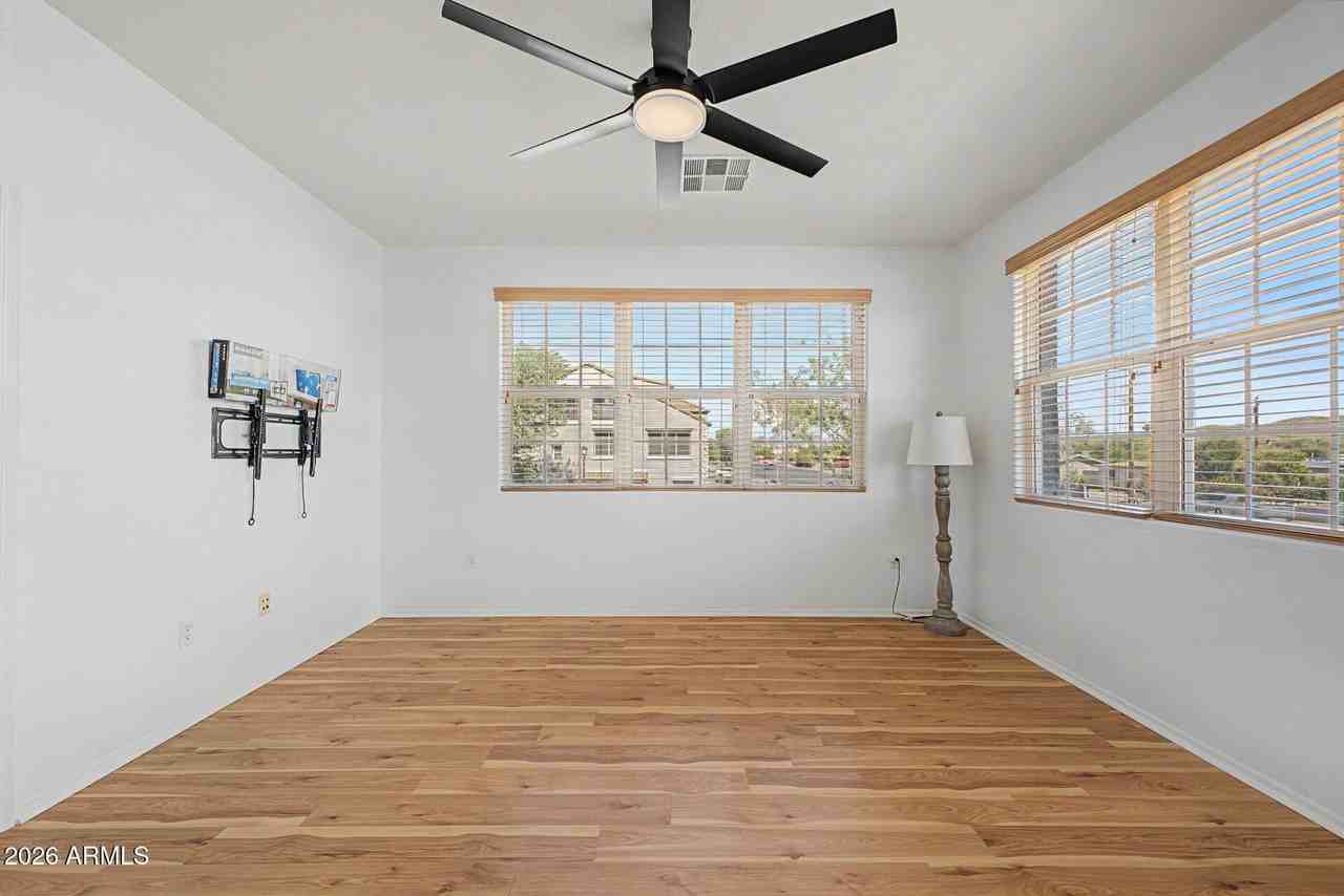 2233 E Huntington Dr - Photo 6 of 46