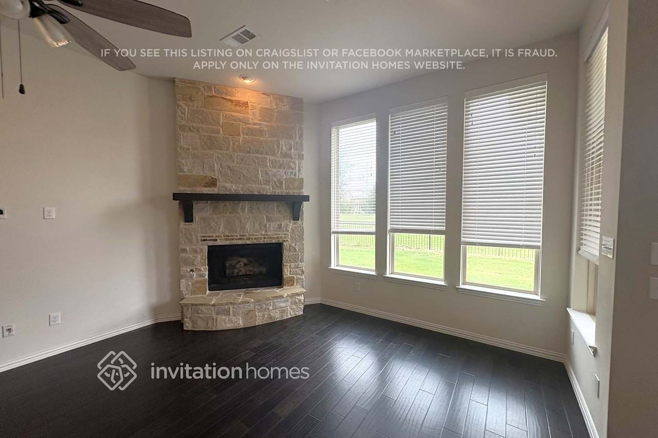 1014 Finsbury Ln - Photo 2 of 14