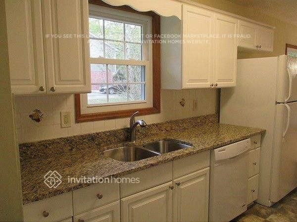 3142 Country Lake Dr - Photo 4 of 10