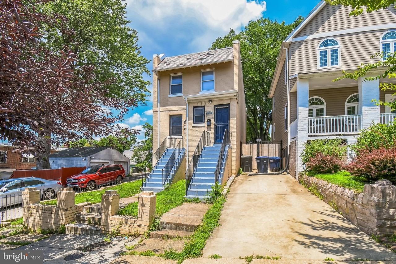 1608 W St Se - Photo 3 of 30