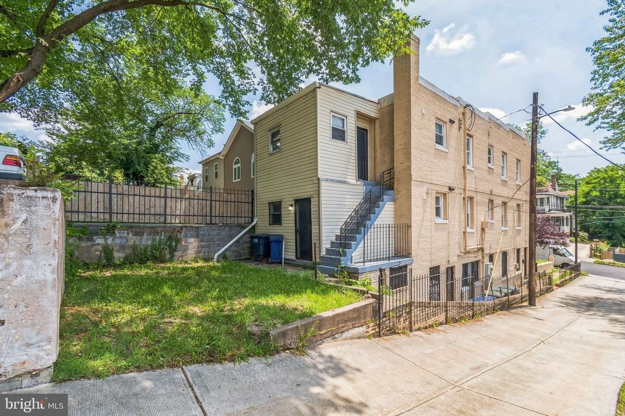 1608 W St Se - Photo 5 of 30