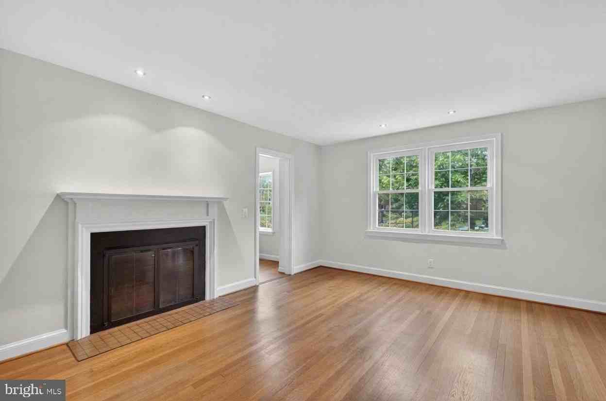 4325 47th St Nw - Photo 3 of 22