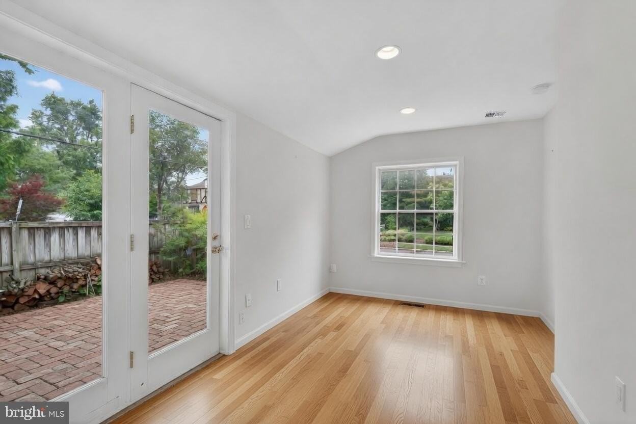 4325 47th St Nw - Photo 5 of 39