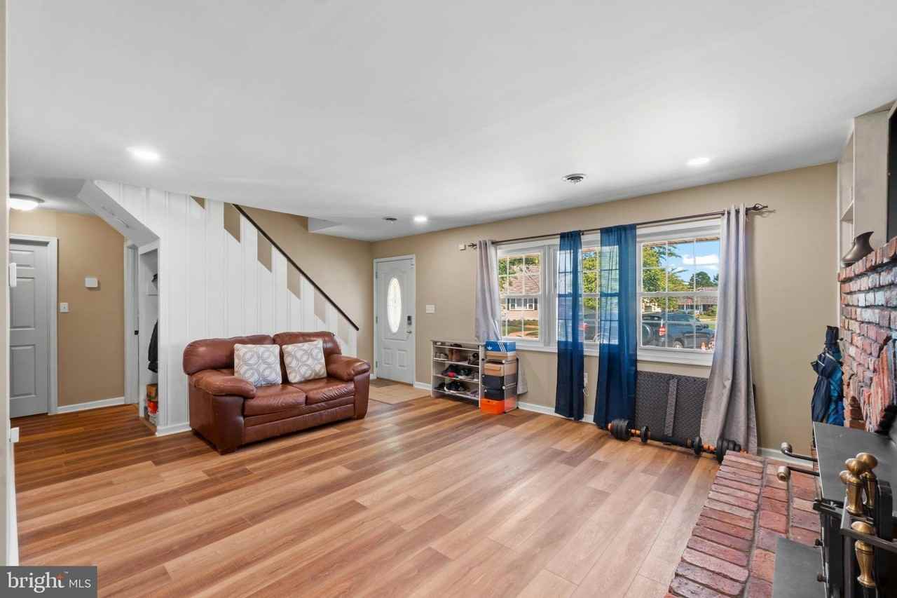 10 N Meadow Dr - Photo 3 of 28