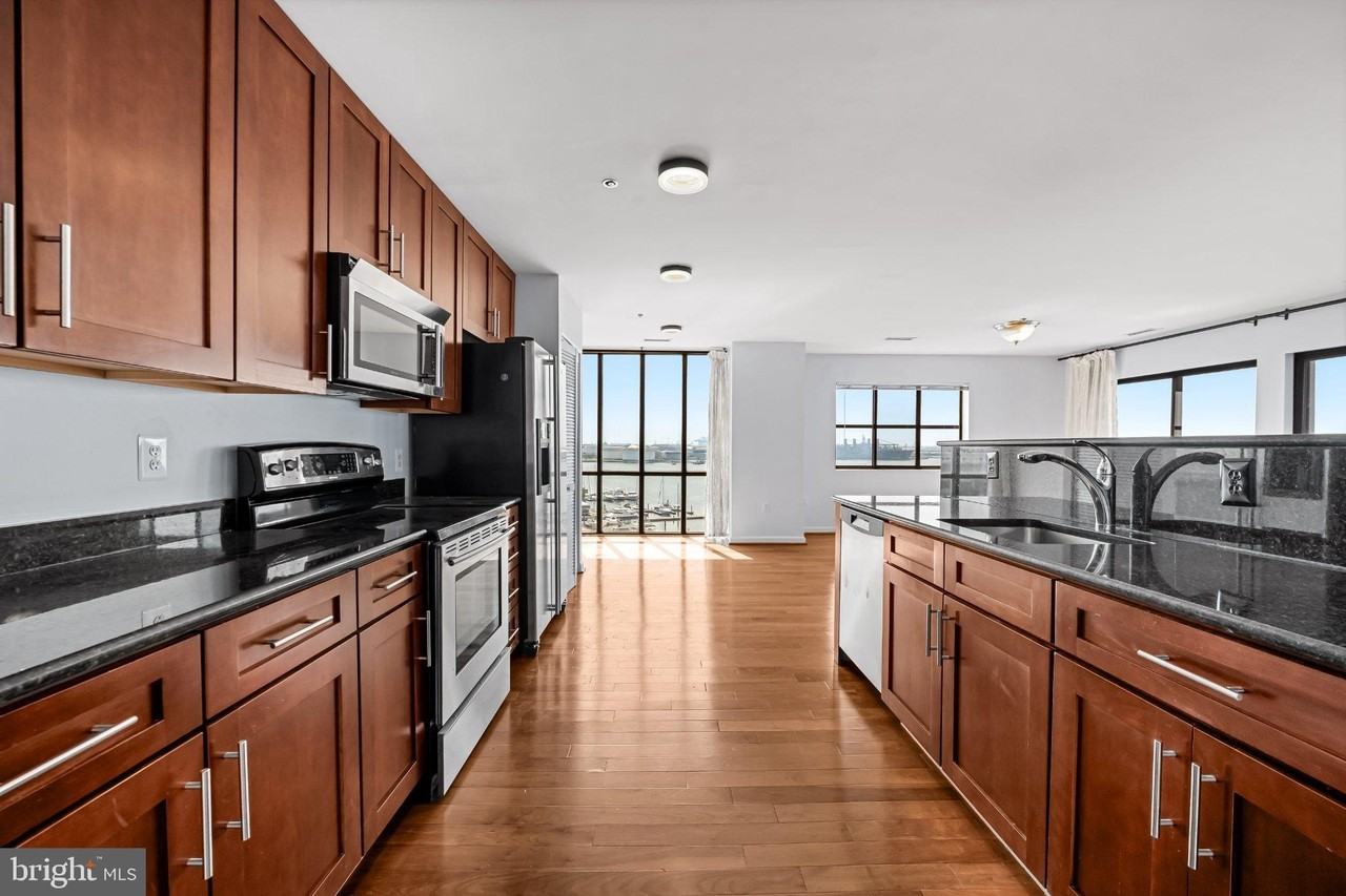 2702 Lighthouse Pt E #738 - Photo 6 of 33