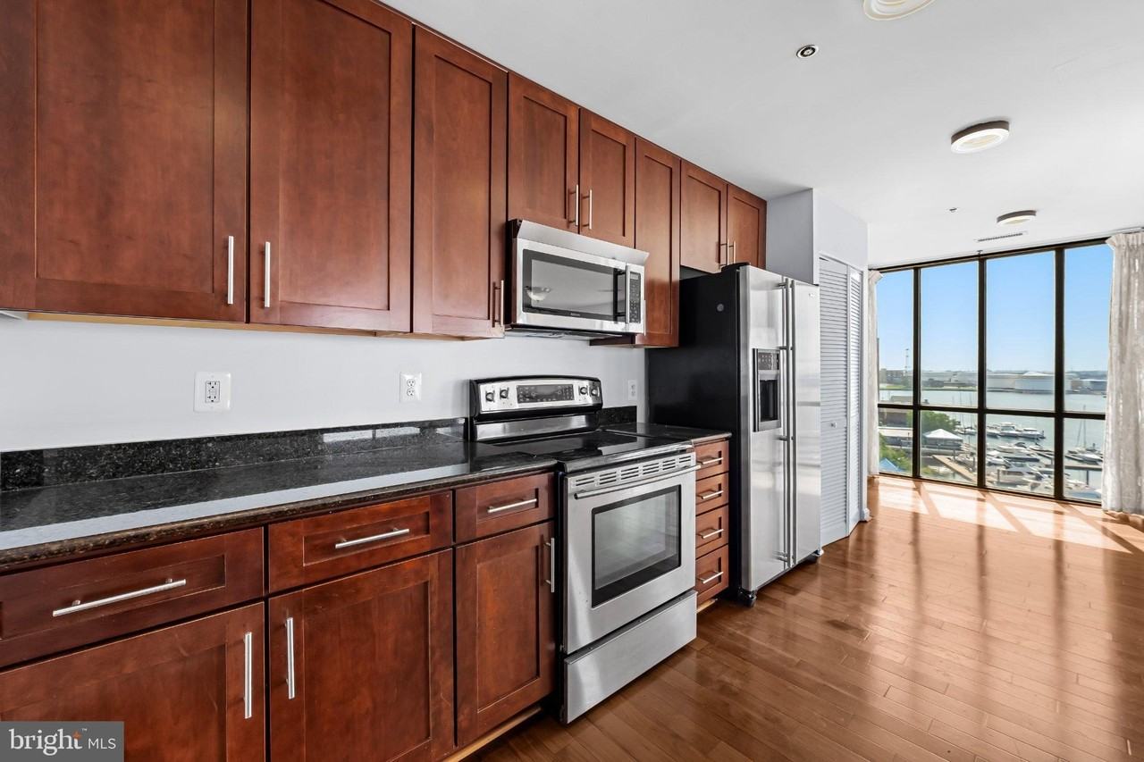 2702 Lighthouse Pt E #738 - Photo 7 of 33