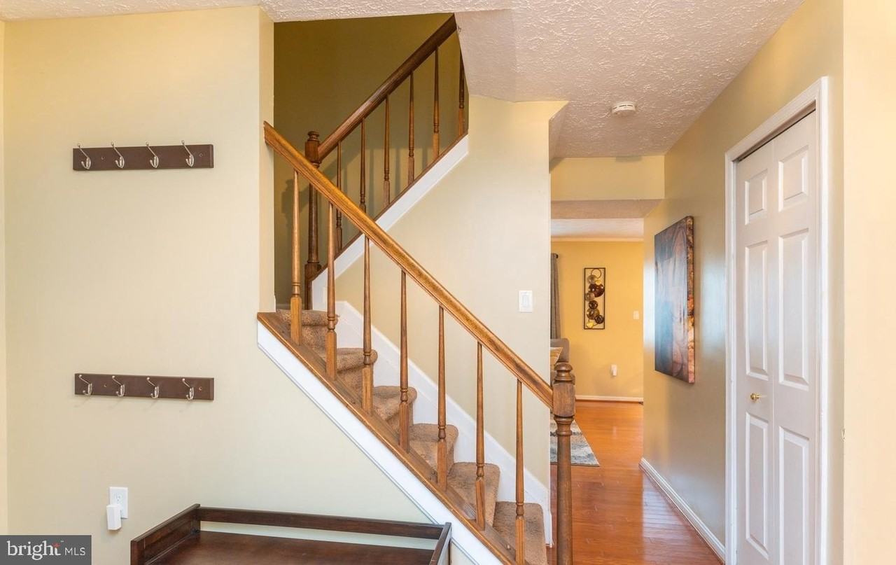 6006 Bobcat Ct - Photo 3 of 27