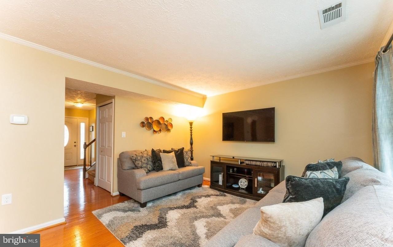 6006 Bobcat Ct - Photo 4 of 27
