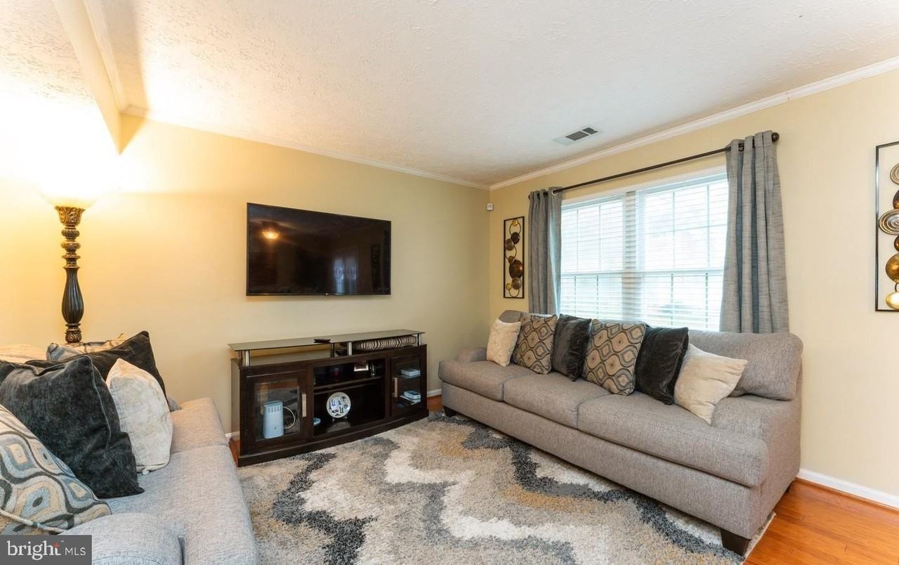 6006 Bobcat Ct - Photo 5 of 27