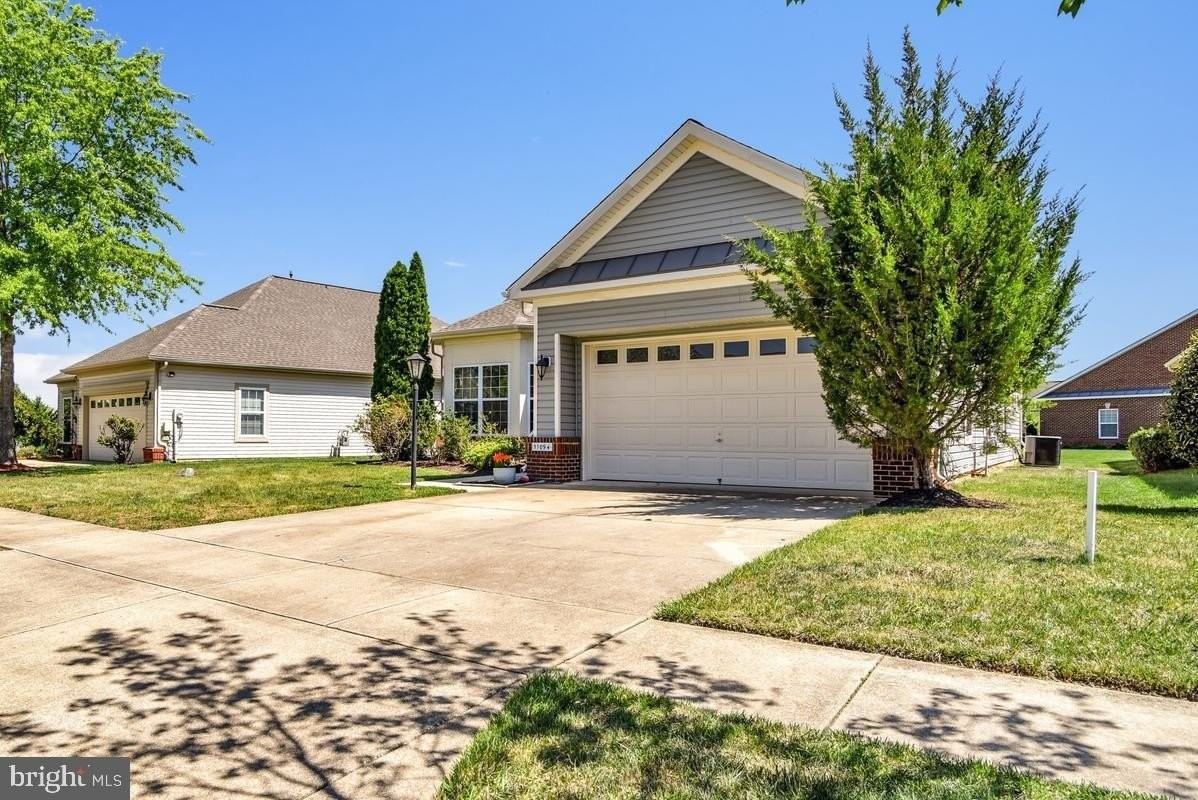 11094 Commanders Ln - Photo 2 of 20