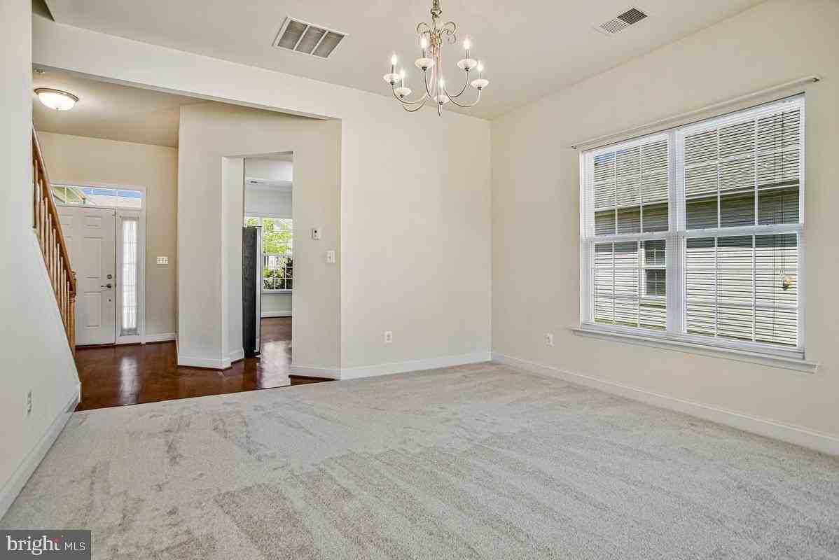 11094 Commanders Ln - Photo 4 of 20
