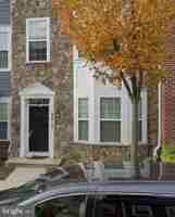 featured image of 5813 Lois Ln