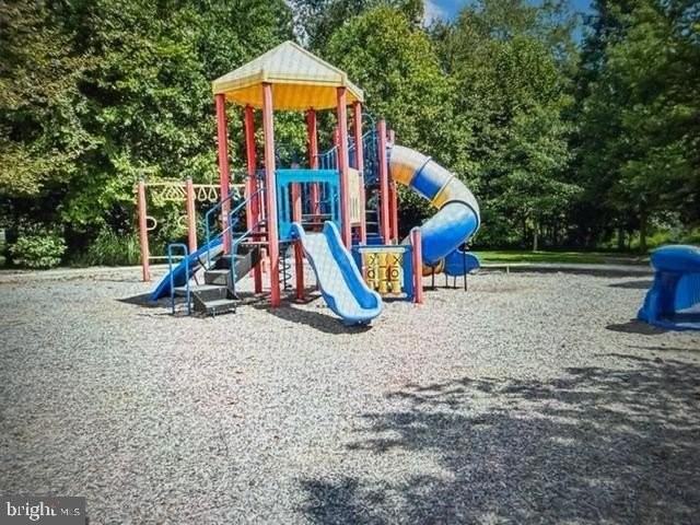 5813 Lois Ln - Photo 6 of 27